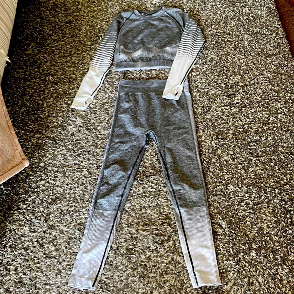 ACTIVE WEAR Seamless workout outfit (includes top and pants)